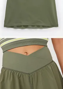 Détail de l'ensemble de yoga vert olive avec taille croisée et coutures d'ourlet