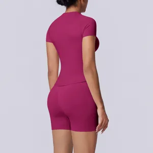 Naadloze roze yogaset met top met korte mouwen en sportshort met hoge taille voor fitness