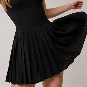 Atmungsaktives schwarzes Tennis-Faltenkleid für Damen aus schnelltrocknendem Stoff