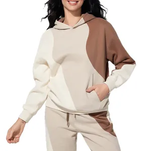 Elegante completo felpa con cappuccio e joggers color block da donna in morbidi toni terra