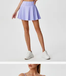 Vue détaillée de l'ensemble de sport lavande avec jupe taille haute et brassière