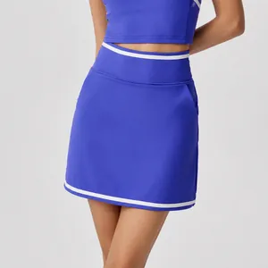 Blauwe tennisrok met hoge taille en witte bies voor sportieve A-lijn uitstraling