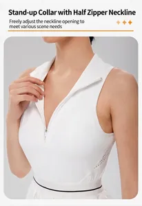 Detalle de cuello alto y media cremallera en vestido de tenis blanco plisado
