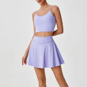 Ensemble brassière de sport lavande et jupe de tennis plissée à taille haute assortie