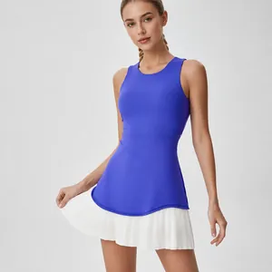 Elegante mouwloze blauw-witte geplooide sportjurk voor tennis en fitnesstraining