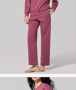 Chándal de descanso para mujer en color malva con sudadera y pantalón ancho