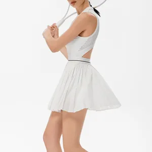 Vestido de tenis plisado blanco profesional con malla transpirable y elegante espalda abierta
