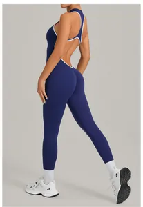 Rückansicht eines blauen Yoga-Jumpsuits mit weißen Kontrastpaspeln und offenem Rücken