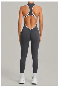Detailansicht Rücken von grauem rückenfreiem Yoga-Jumpsuit mit Scrunch-Butt-Effekt