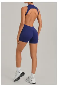 Vista posteriore dettagliata di una tuta da yoga blu senza schiena per fitness.