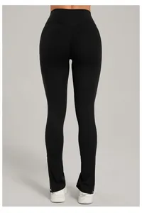 Rückansicht einer schwarzen Schlag-Yogahose mit hoher Taille und Mikro-Ausstellung
