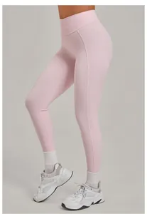 Vista laterale di leggings da yoga rosa a vita alta con effetto lifting glutei