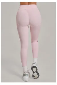 Vista posteriore di leggings da yoga rosa a vita alta con effetto push-up per fitness.