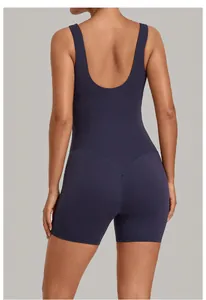 Achteraanzicht van een mouwloze marineblauwe U-hals yoga bodysuit met een strakke pasvorm