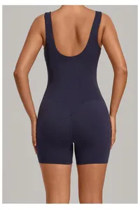 Detail achteraanzicht van een marineblauwe yoga bodysuit met U-hals en open rug pasvorm
