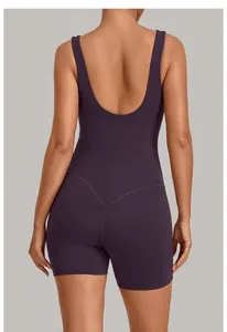 Achteraanzicht van een paars mouwloos yoga-bodysuit met U-hals voor sport fitness