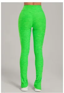 Rückansicht einer neongrünen Yoga-Schlaghose mit hoher Taille und tollem Push-up-Effekt.