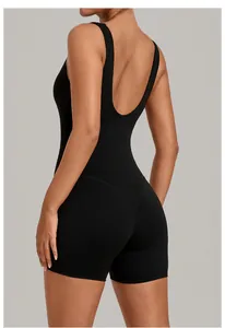 Achteraanzicht van de zwarte professionele U-hals yoga jumpsuit voor dames fitness sport