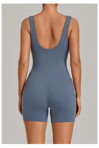 Achterkant van een blauwe yoga bodysuit met U-hals en open rug detail voor sporten