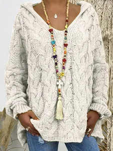 Pull à capuche blanc en maille torsadée pour femme avec col en V et coupe style bohème