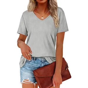 Γυναικείο γκρι T-shirt με λαιμόκοψη V και κομψή ραβδωτή υφή για καθημερινό στυλ