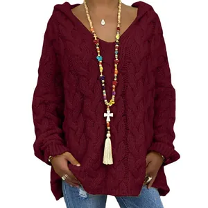 Pull à capuche bordeaux en maille torsadée pour femme avec coupe décontractée