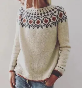 Gemütlicher Strickpullover mit Rundhalsausschnitt und Vintage-Jacquard-Muster in Cremeweiß