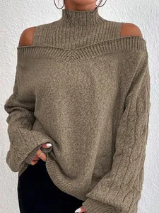 Stilsicherer Oversize-Pullover mit Carmen-Ausschnitt und Stehkragen in Kaffeebraun