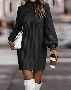 Elegantes dunkelgraues Strickkleid mit Stehkragen und Laternenärmeln für den Winter