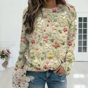 Detalle de cerca de un jersey informal holgado de manga larga para mujer con flores