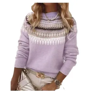 Maglione in maglia lilla con motivo jacquard sul petto e girocollo moda autunnale