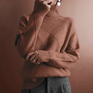 Pull en maille à col roulé oversize pour femme avec motif losange terracotta