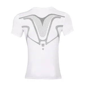 Detailansicht der Rückseite des weißen Herren-Kompressionsshirts mit geometrischem Druck.