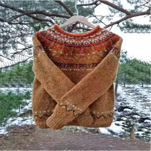 Maglione in maglia Fair Isle da donna con girocollo e calde tonalità della terra
