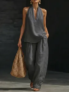 Elegantes Set aus französischem Neckholder-Oberteil mit V-Ausschnitt und weiter Hose