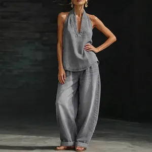 Elegantes graues Denim-Zweiteiler-Set mit Neckholder-Oberteil und weiter Jeanshose