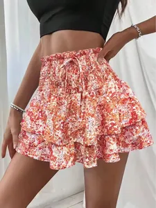 Gebloemde skort met hoge taille en ruches voor dames in levendige zomerprint.