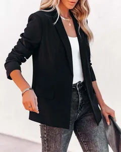 Verfijnde zwarte blazer met lange mouwen en open voorkant voor een professionele look