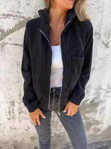 Chaqueta minimalista de pana negra con capucha para mujer de estilo urbano casual