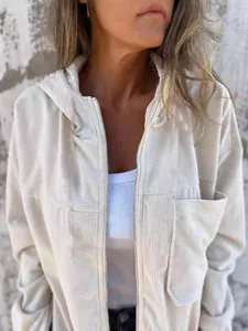Chaqueta minimalista de pana de color liso para mujer con capucha y detalle de cremallera