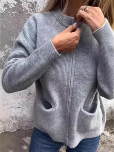Chaqueta de punto informal para mujer con cuello alto, cremallera y bolsillos gris