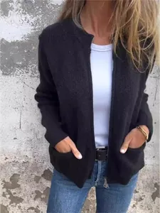 Chaqueta de punto negra para mujer con cremallera, bolsillos y diseño de cuello alto