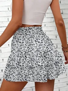 Back view detail of a high-waisted floral print ruffle skort with elastic waistband