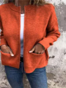 Stilvolle lässige orange Strickjacke für Damen mit Stehkragen und zwei funktionellen Taschen