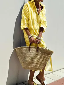 Gelb-weiß gestreiftes Midi-Hemdkleid mit Reverskragen und lässiger Passform für den Urlaub