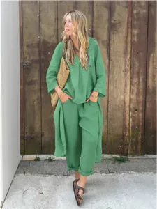 Casual groene katoenen linnen set voor dames met top met lange mouwen en losse broek.