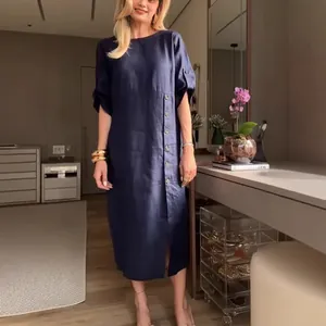 Elegante abito lungo in cotone e lino blu navy con bottoni decorativi per l'estate