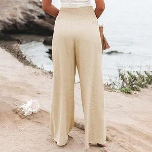 Vue arrière d'un pantalon décontracté beige à taille haute et jambes larges pour femmes.