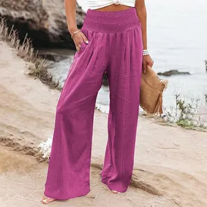 Détail d'un pantalon large violet avec une taille haute élastique smockée confortable