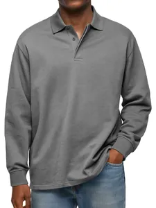 Détail d'un polo à manches longues pour homme avec col à boutons et poignets côtelés.